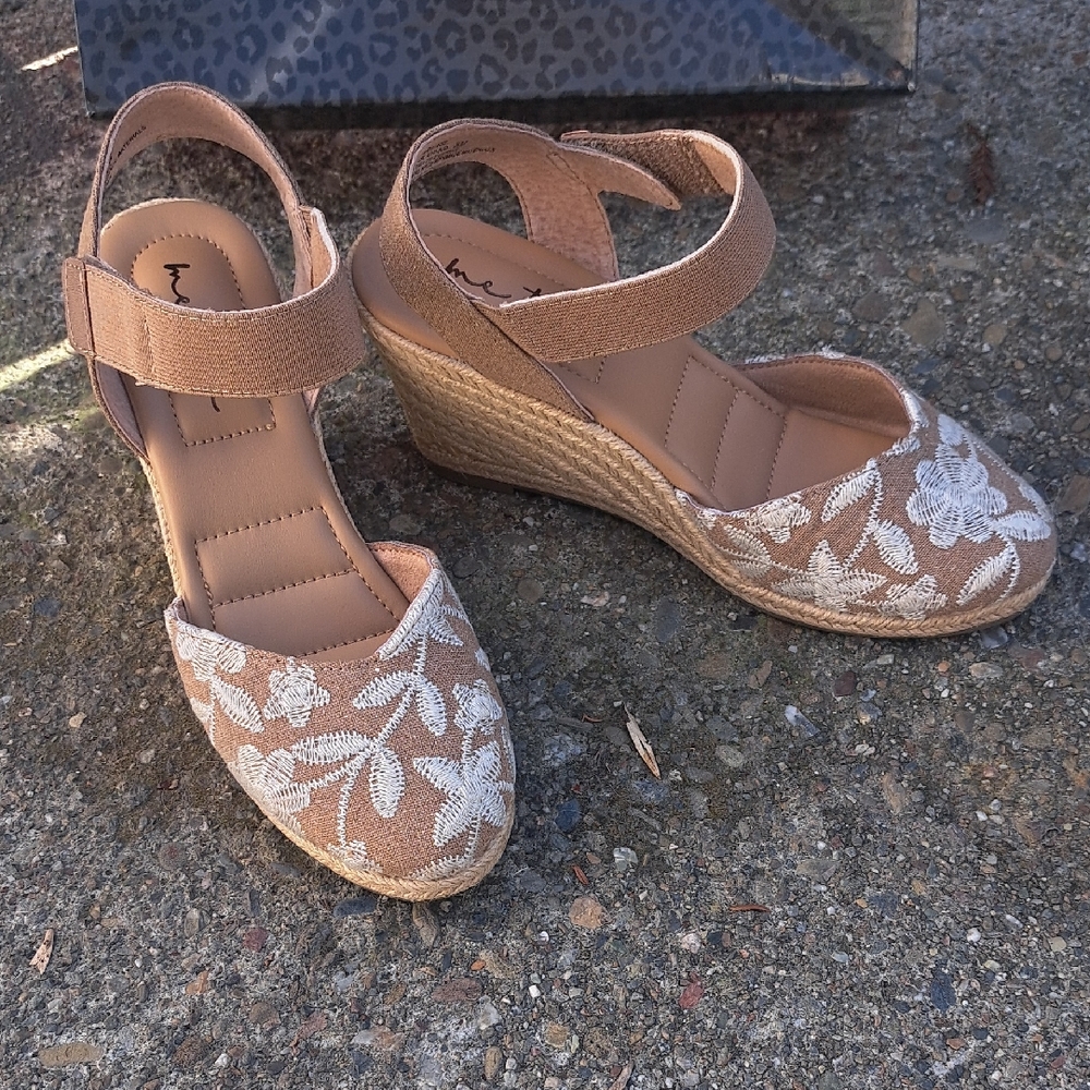 me too Tan Espadrille Wedge Sandals with White Floral Embroidery
